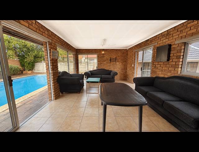 6 BEDROOM HOUSE FOR SALE IN NORKEM PARK
